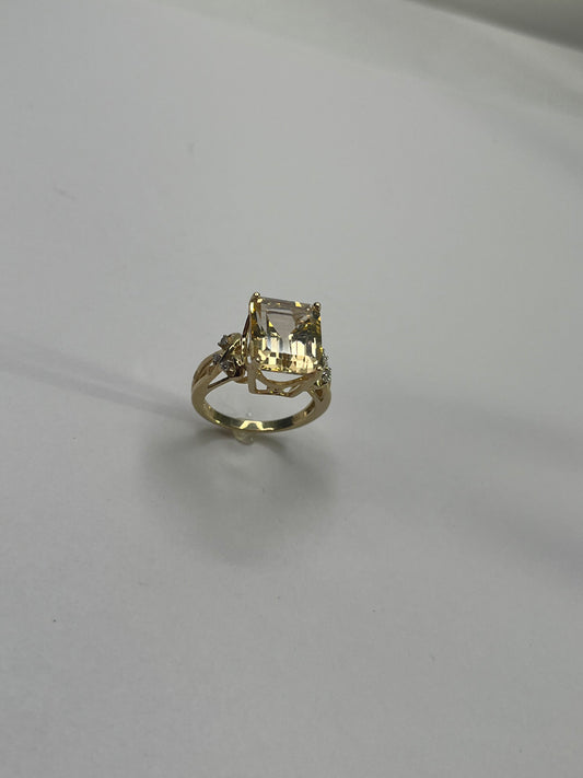 Beautiful 10K Gold Ring Citrine Crystal with Diamonds